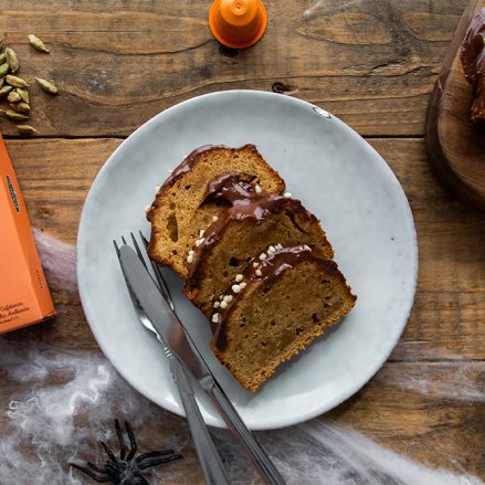 Bizcocho de café Spiced y cardamomo para Halloween