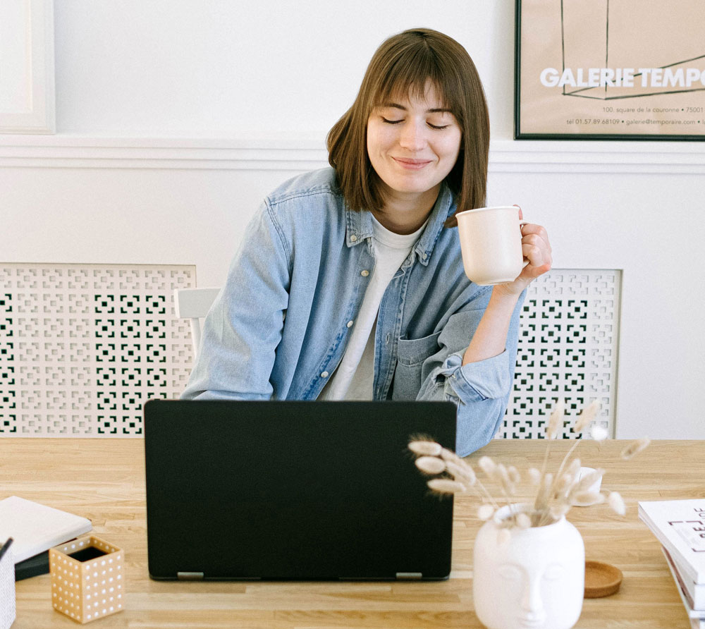 Café, música y tuppers… Elementos clave del día a día laboral en la oficina